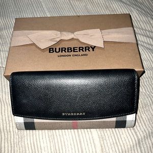 Burberry wallet